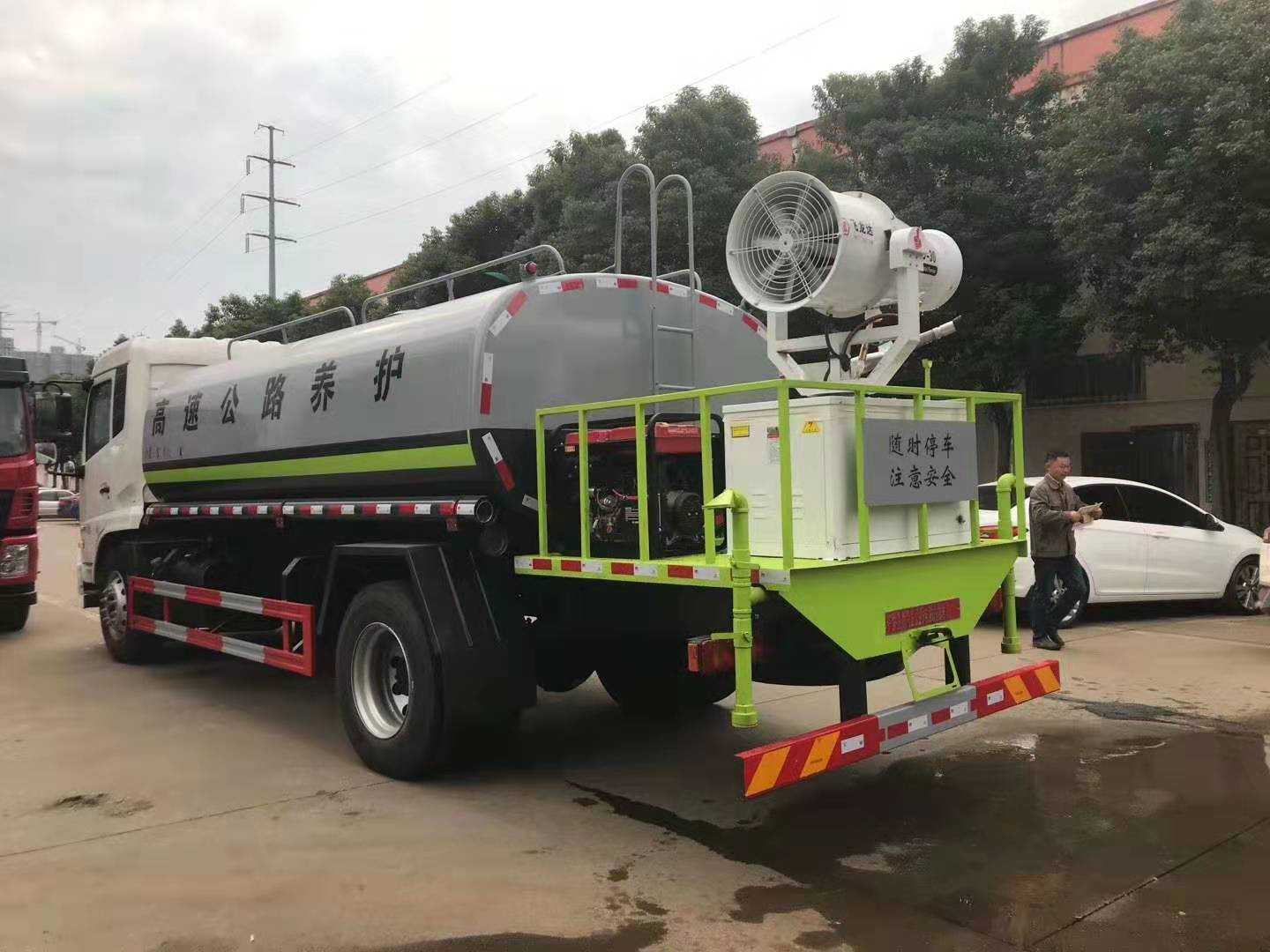 國六東風大多利卡福瑞卡灑水車8噸運水車廠家直銷來電有禮
